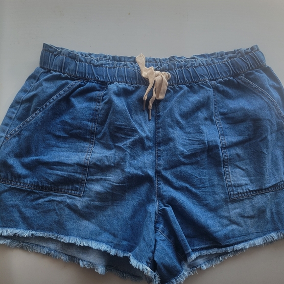 Shorts - Picture 1 of 3
